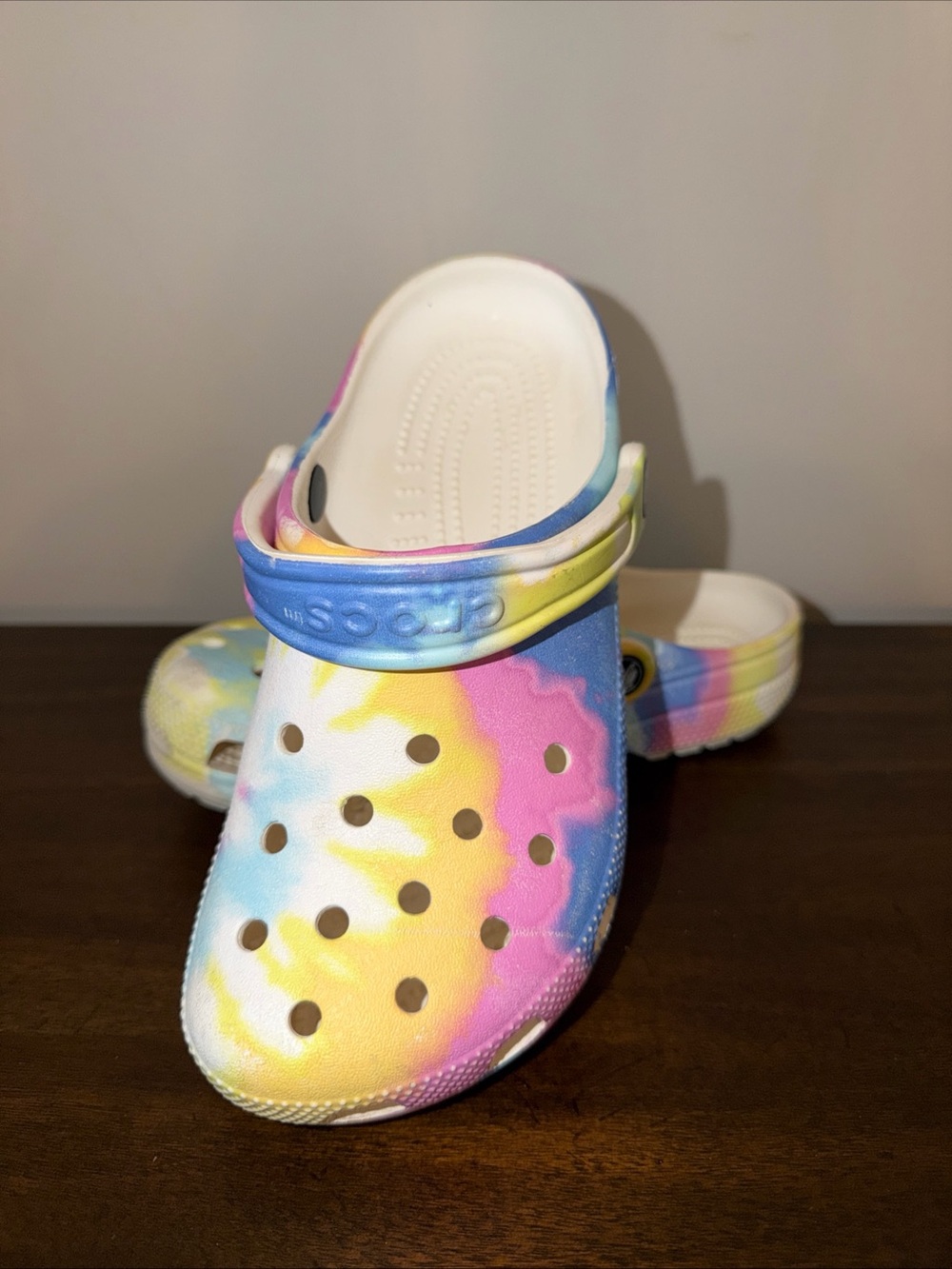 Crocs tie dye pastel slip on clogs women’s 6 men’s 4